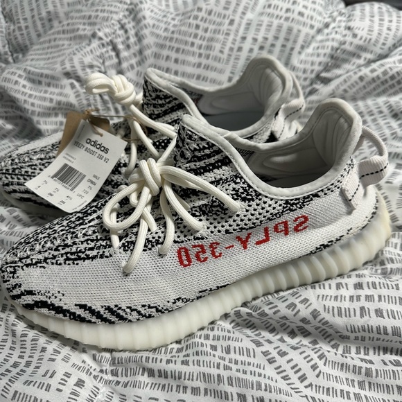 Yeezy 350 Zebra - Picture 2 of 5
